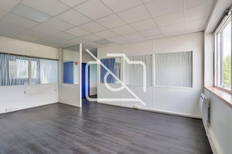 Entrepôt à louer à La Verrière - 218 m²
