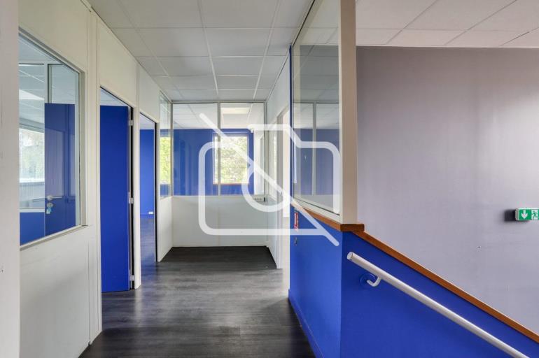 Entrepôt à louer à La Verrière - 218 m²