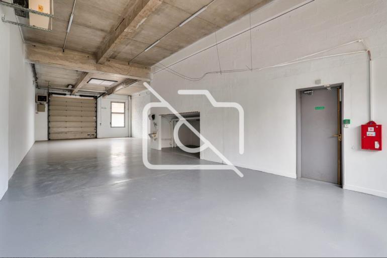 Entrepôt à louer à La Verrière - 218 m²