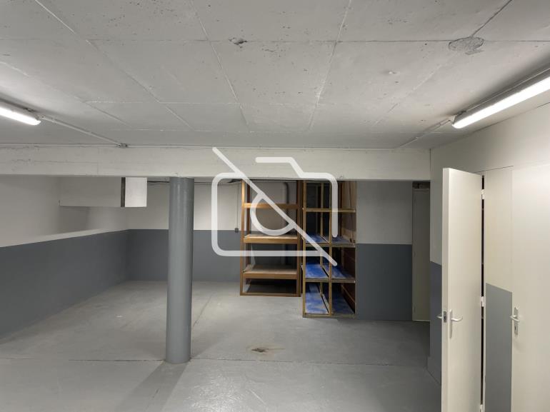 Entrepôt à louer à Buc - 620 m²