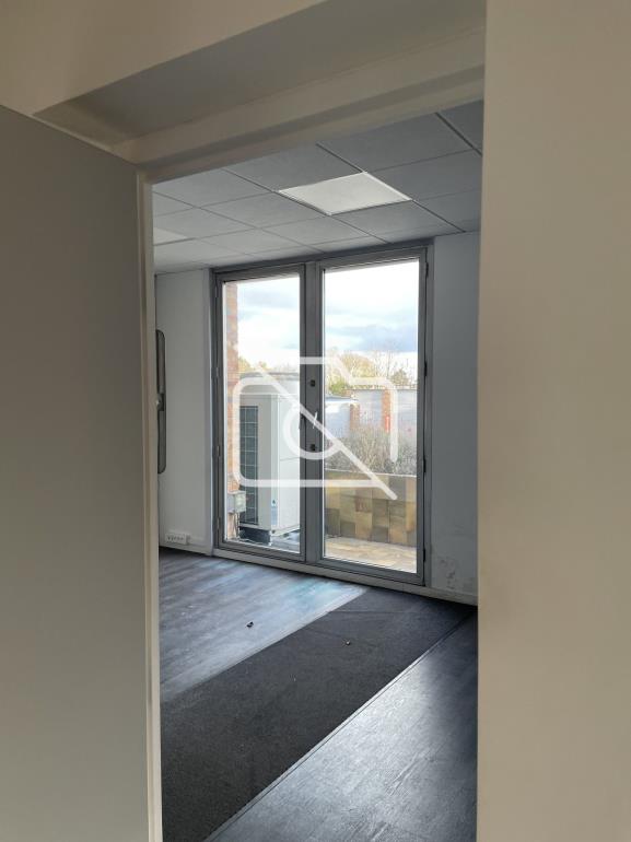 Entrepôt à louer à Buc - 620 m²