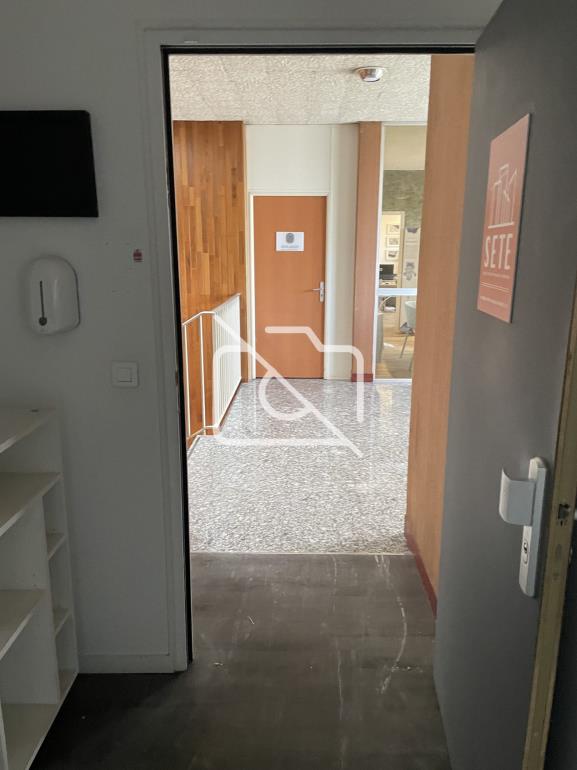 Entrepôt à louer à Buc - 620 m²