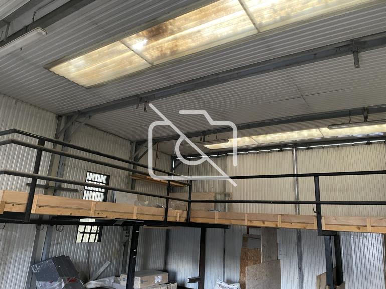 Entrepôt à louer à Buc - 620 m²
