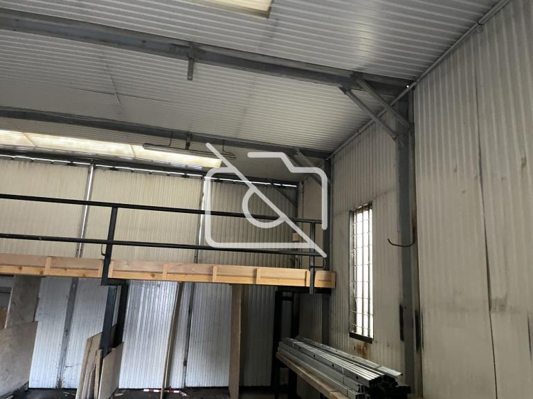 Entrepôt à louer à Buc - 620 m²
