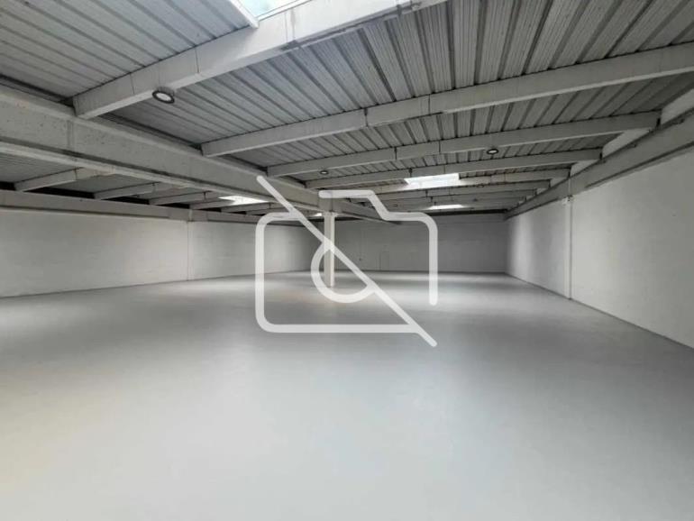 Entrepôt à vendre à Coignières - 980 m²