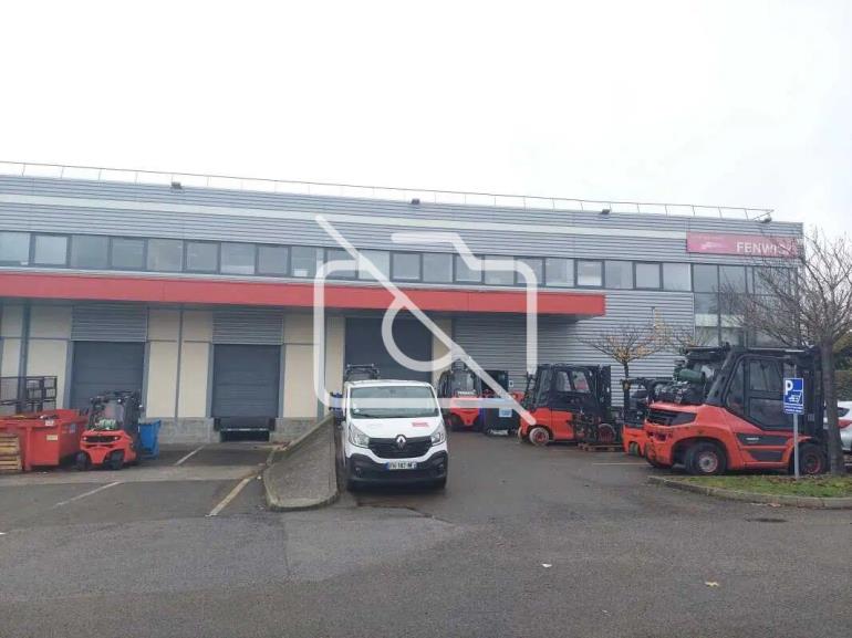 Entrepôt à louer à Trappes - 2 658 m²