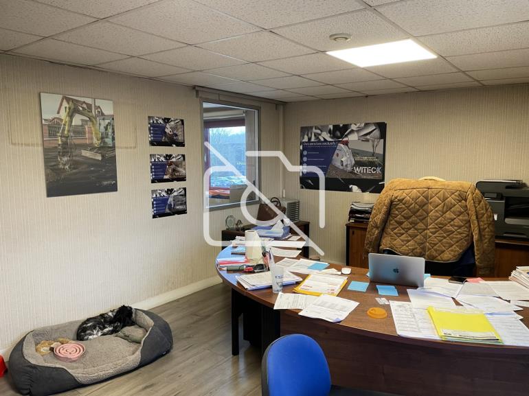 Entrepôt à vendre à Magny-les-Hameaux - 445 m²