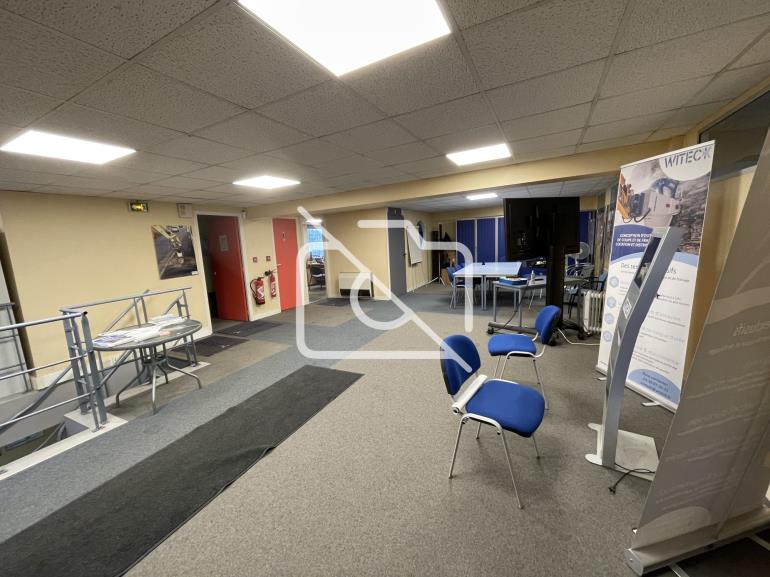 Entrepôt à vendre à Magny-les-Hameaux - 445 m²