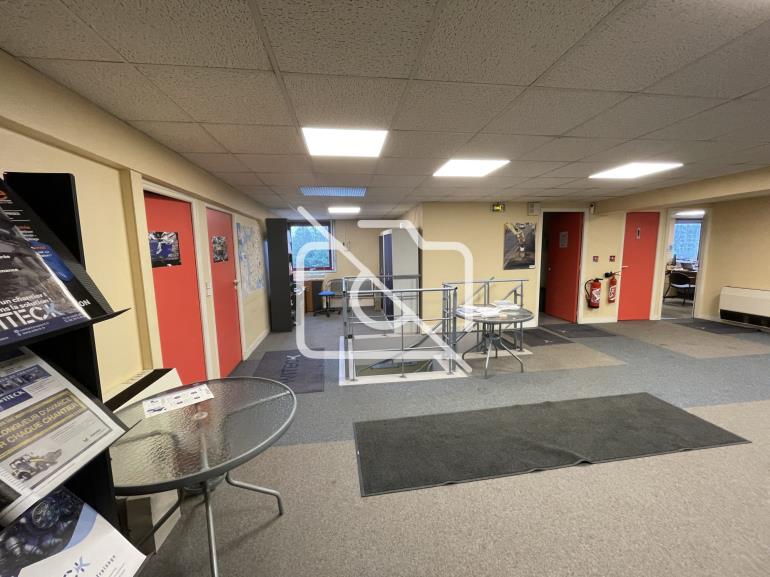 Entrepôt à vendre à Magny-les-Hameaux - 445 m²