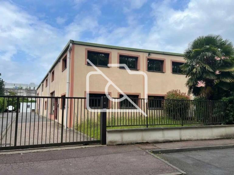 Entrepôt à vendre à Jouy-en-Josas - 647 m²