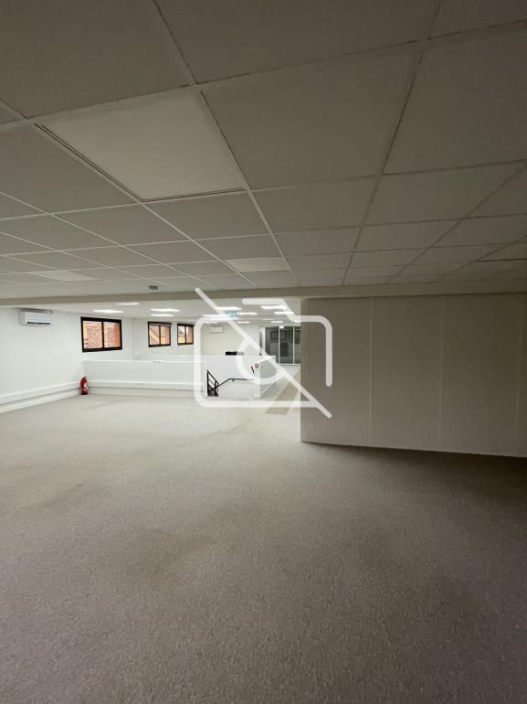 Entrepôt à vendre à Jouy-en-Josas - 647 m²