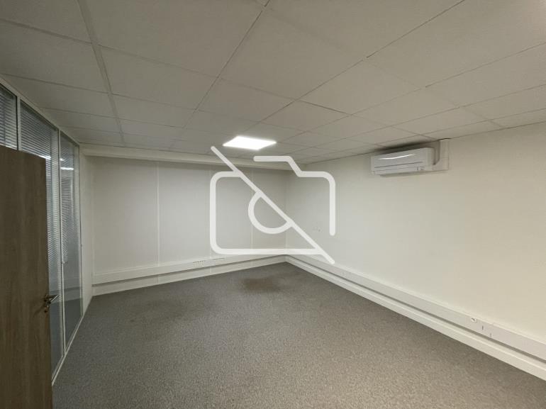 Entrepôt à vendre à Jouy-en-Josas - 647 m²
