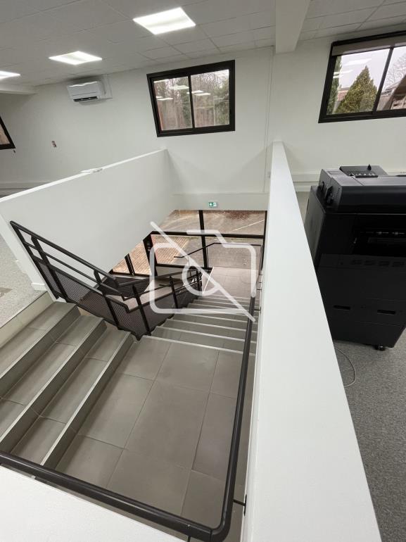 Entrepôt à vendre à Jouy-en-Josas - 647 m²