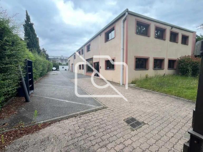 Entrepôt à vendre à Jouy-en-Josas - 647 m²