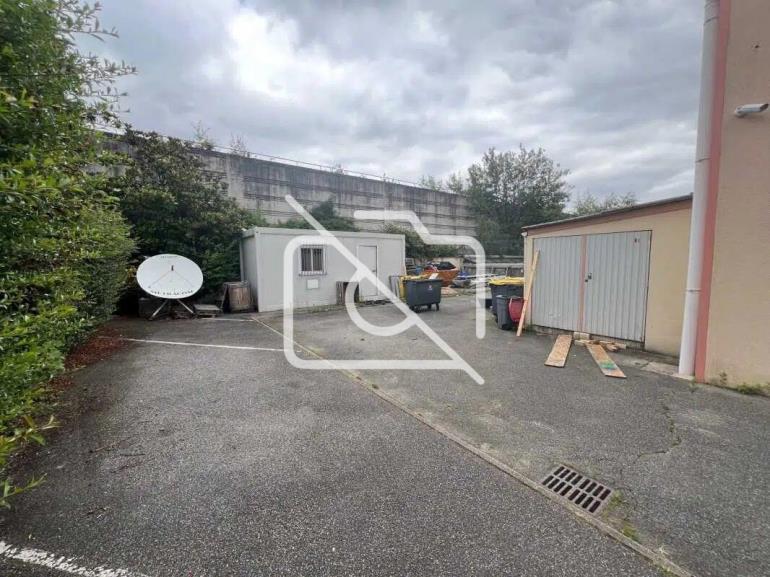 Entrepôt à vendre à Jouy-en-Josas - 647 m²