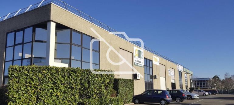 Entrepôt à louer à Coignières - 1 752 m²