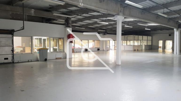 Entrepôt à louer à Trappes - 838 m²