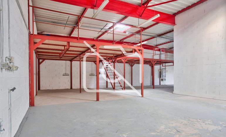 Entrepôt à louer à Villebon-sur-Yvette - 567 m²