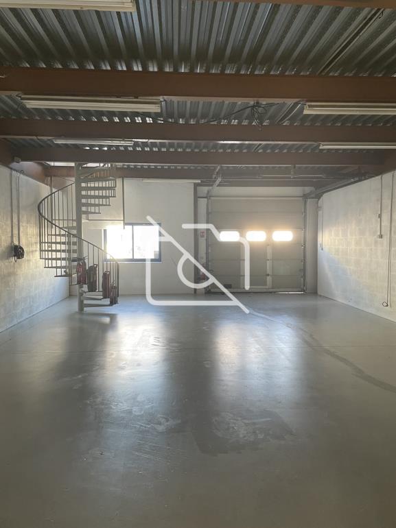 Entrepôt à louer à Lisses - 720 m²
