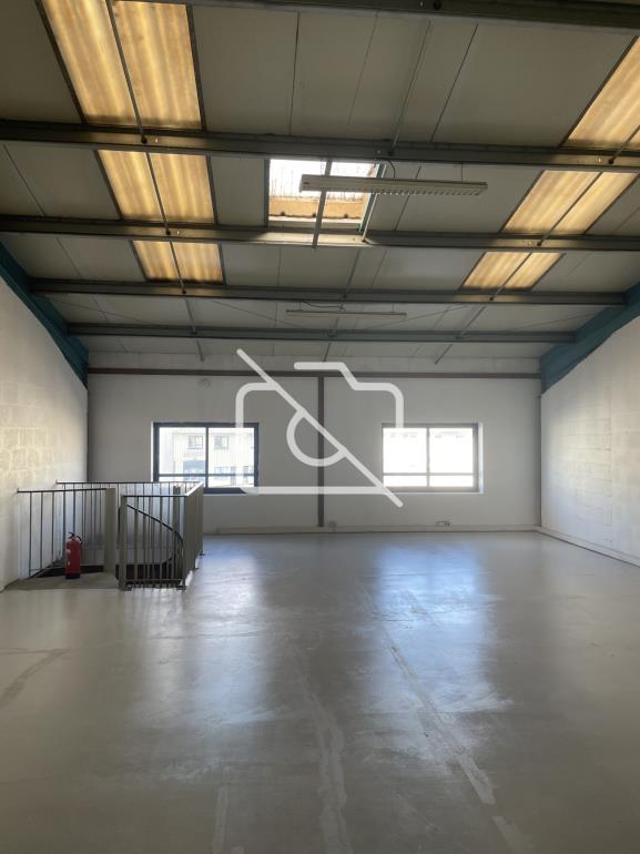 Entrepôt à louer à Lisses - 720 m²