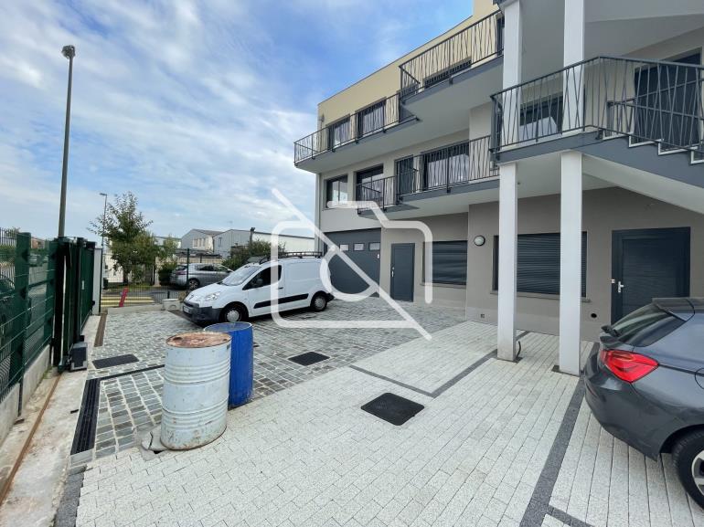 Entrepôt à vendre à Varennes-Jarcy - 600 m²