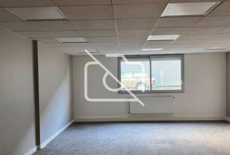 Entrepôt à louer à Morangis - 2 380 m²