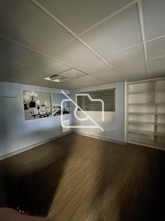 Entrepôt à louer à Magny-les-Hameaux - 541 m²