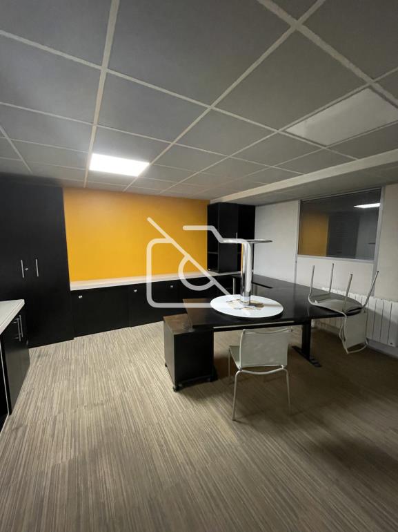 Entrepôt à louer à Magny-les-Hameaux - 541 m²