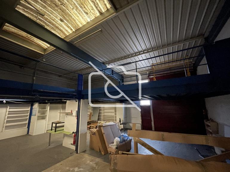 Entrepôt à louer à Magny-les-Hameaux - 541 m²
