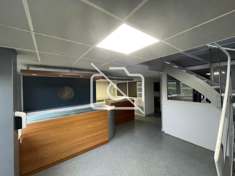 Entrepôt à louer à Magny-les-Hameaux - 541 m²