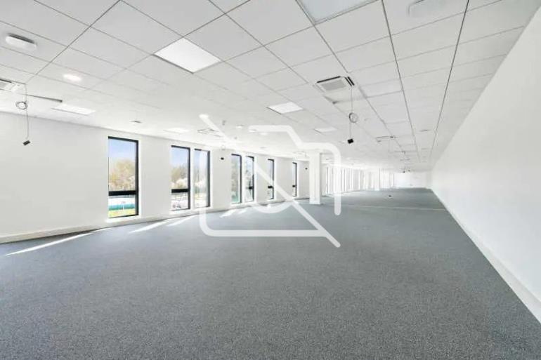 Entrepôt à louer à Trappes - 2 747 m²