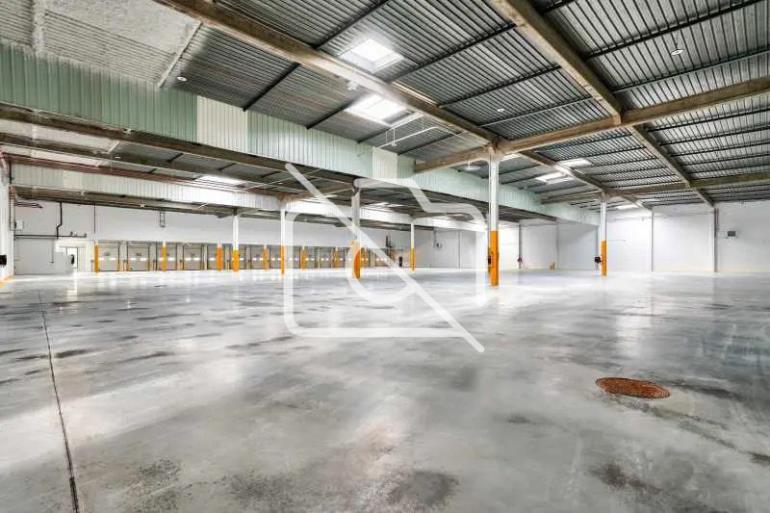 Entrepôt à louer à Trappes - 2 747 m²