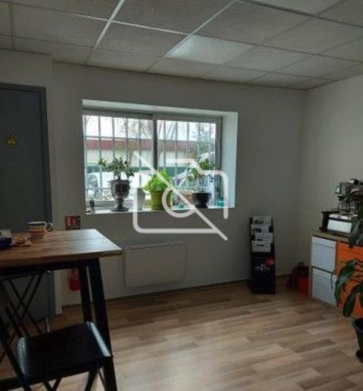 Entrepôt à louer à Lisses - 160 m²