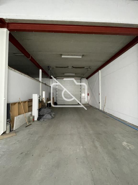 Entrepôt à louer à Buc - 591 m²