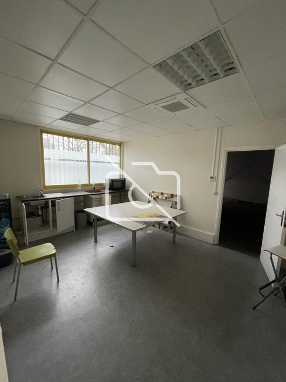 Entrepôt à louer à Buc - 591 m²