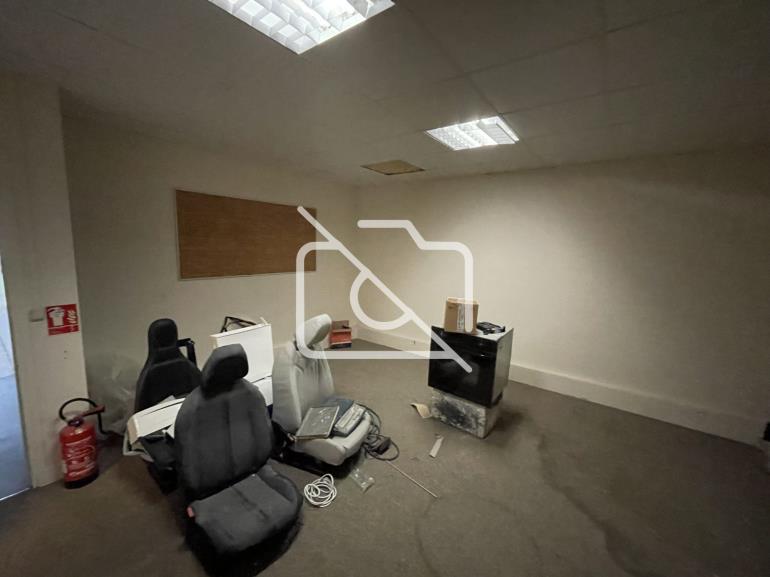 Entrepôt à louer à Buc - 591 m²