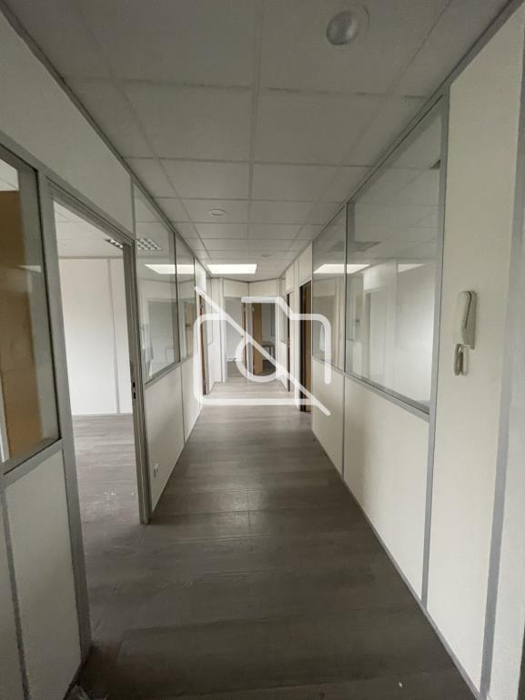 Entrepôt à louer à Buc - 591 m²