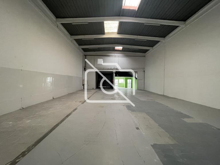 Entrepôt à louer à Bondoufle - 368 m²