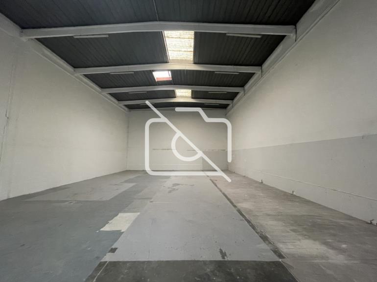 Entrepôt à louer à Bondoufle - 368 m²