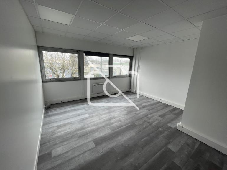 Entrepôt à louer à Bondoufle - 368 m²