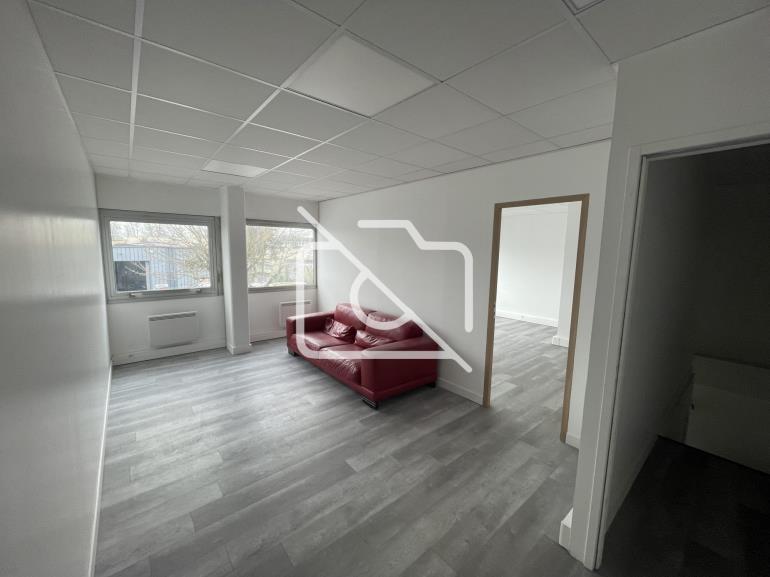 Entrepôt à louer à Bondoufle - 368 m²