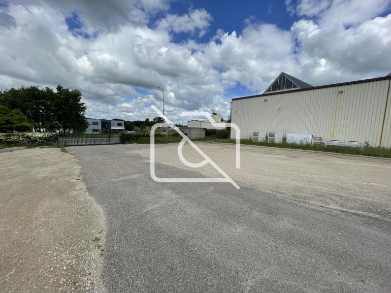 Entrepôt à vendre à Etampes - 2 000 m²