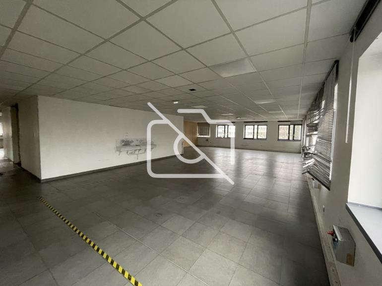 Entrepôt à vendre à Montigny-le-Bretonneux - 810 m²