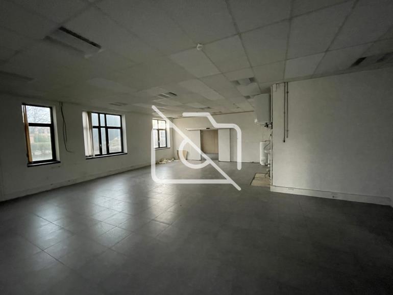 Entrepôt à louer à Montigny-le-Bretonneux - 810 m²