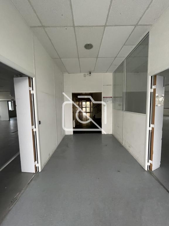 Entrepôt à louer à Montigny-le-Bretonneux - 810 m²