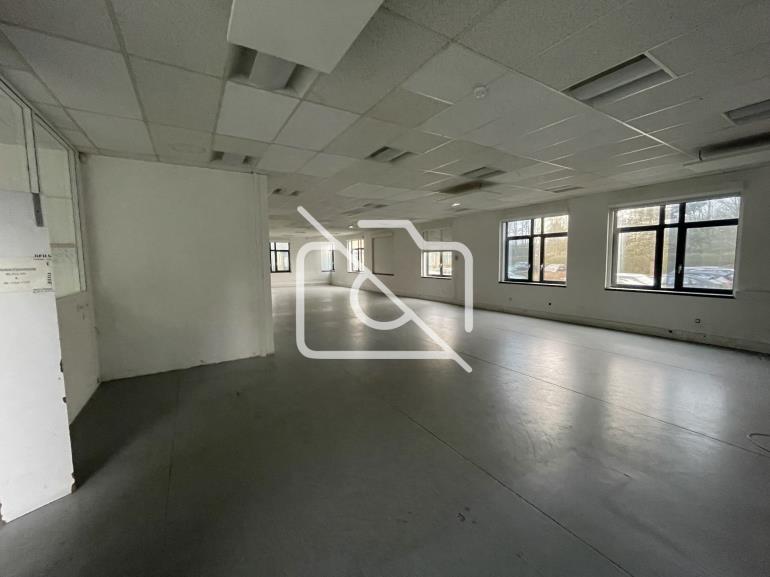 Entrepôt à louer à Montigny-le-Bretonneux - 810 m²