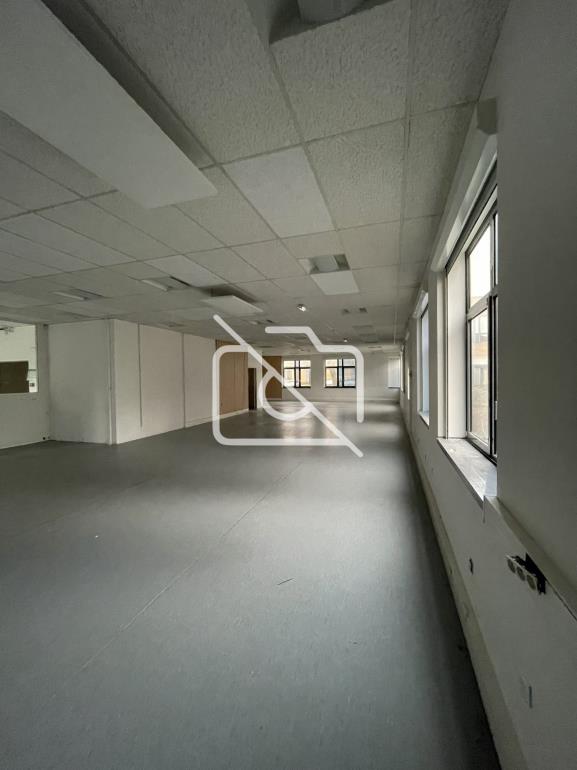 Entrepôt à louer à Montigny-le-Bretonneux - 810 m²