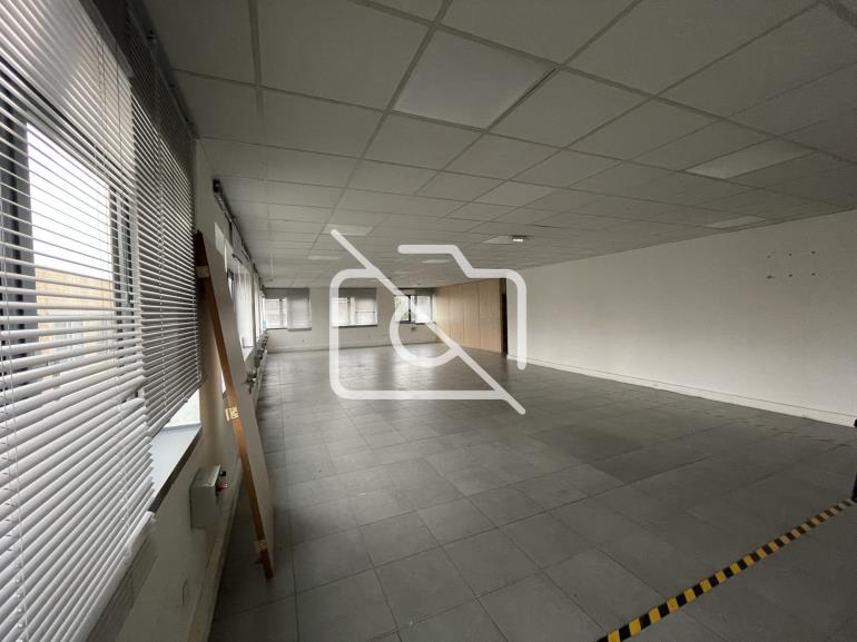 Entrepôt à louer à Montigny-le-Bretonneux - 810 m²