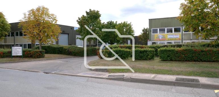 Entrepôt à louer à Trappes - 752 m²
