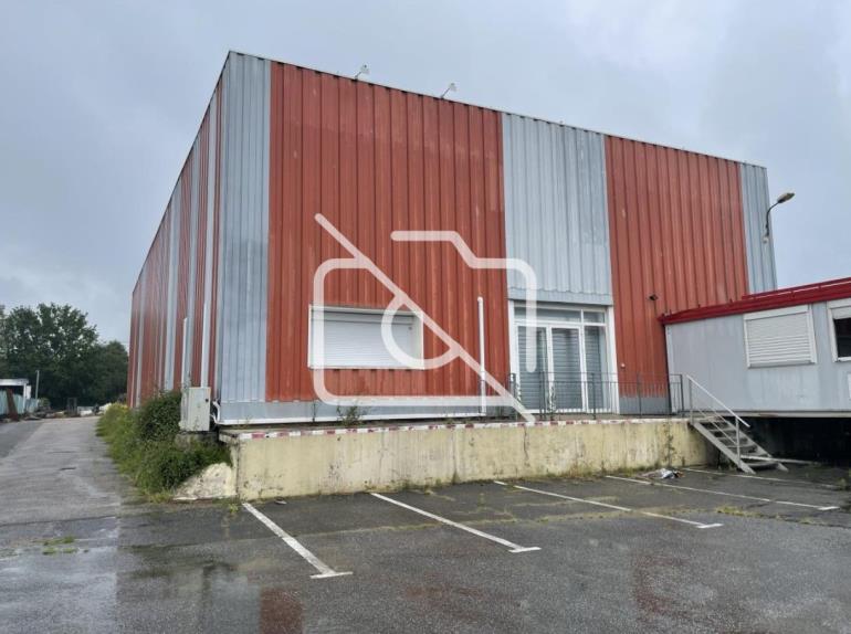 Entrepôt à louer à Coignières - 551 m²